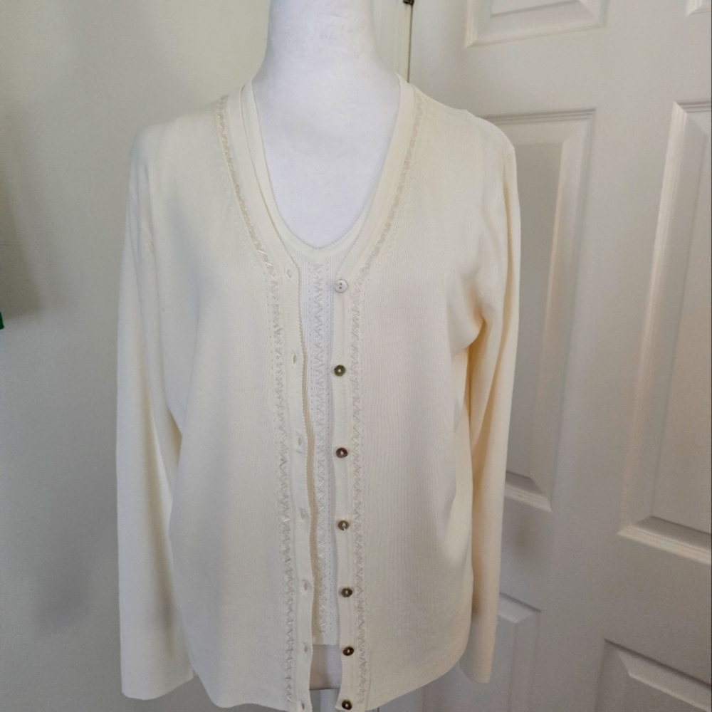 Linda Matthews Cream Twin Set Coordinate Sz. (Med).